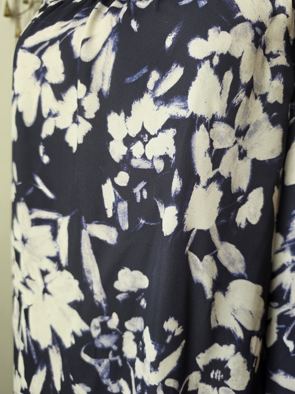 Lafayette 148 New York Raelyn Off-Shoulder Blouse Womens M Navy White Floral Flo - Picture 8 of 13